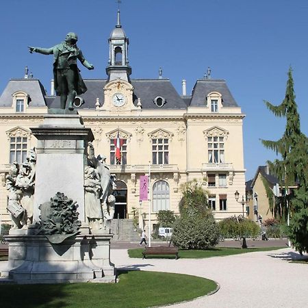 Logement Entier - Appartement T4 Hypercentre Dans Une Rue Calme - Stationnement Gratuit Tarbes Eksteriør billede